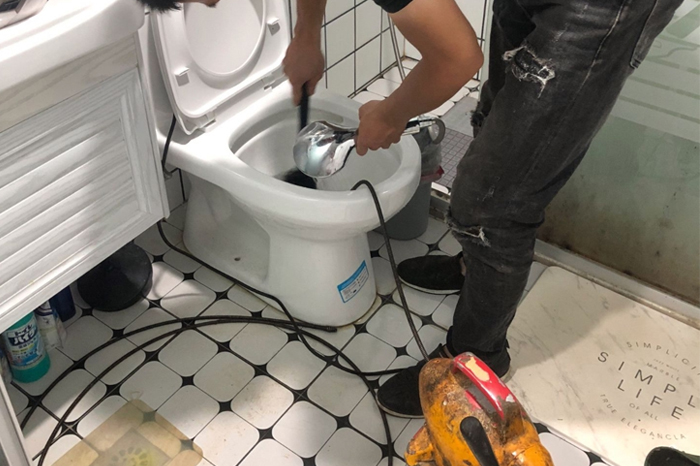 汉台疏通下水道