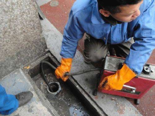 汉台疏通下水道