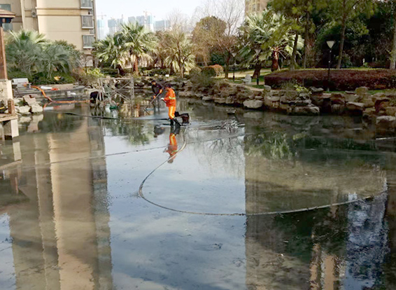 汉台景观池淤泥清理