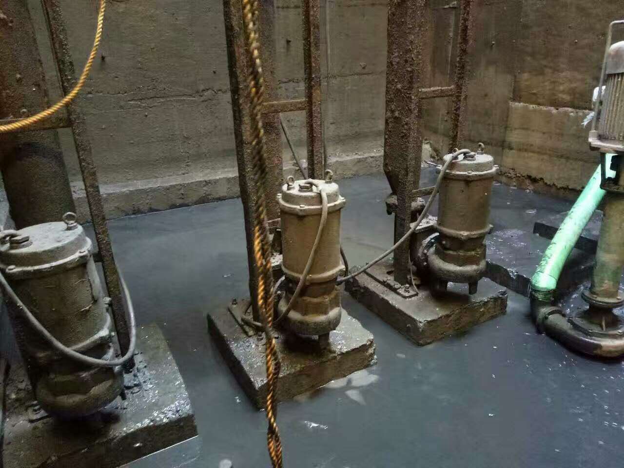 汉台污水池清理